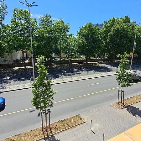 Διαμέρισμα Demokratsia *