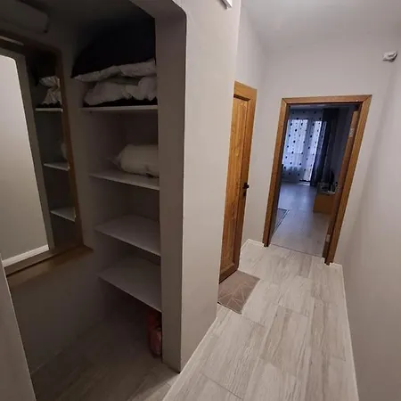 Demokratsia アパート *