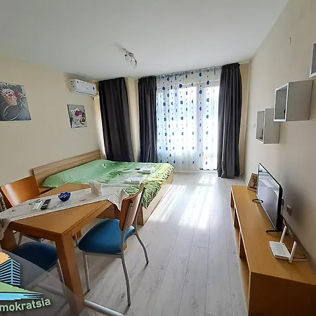 Apartament Demokratsia