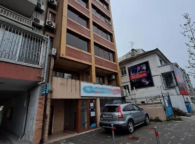 Demokratsia Апартамент *